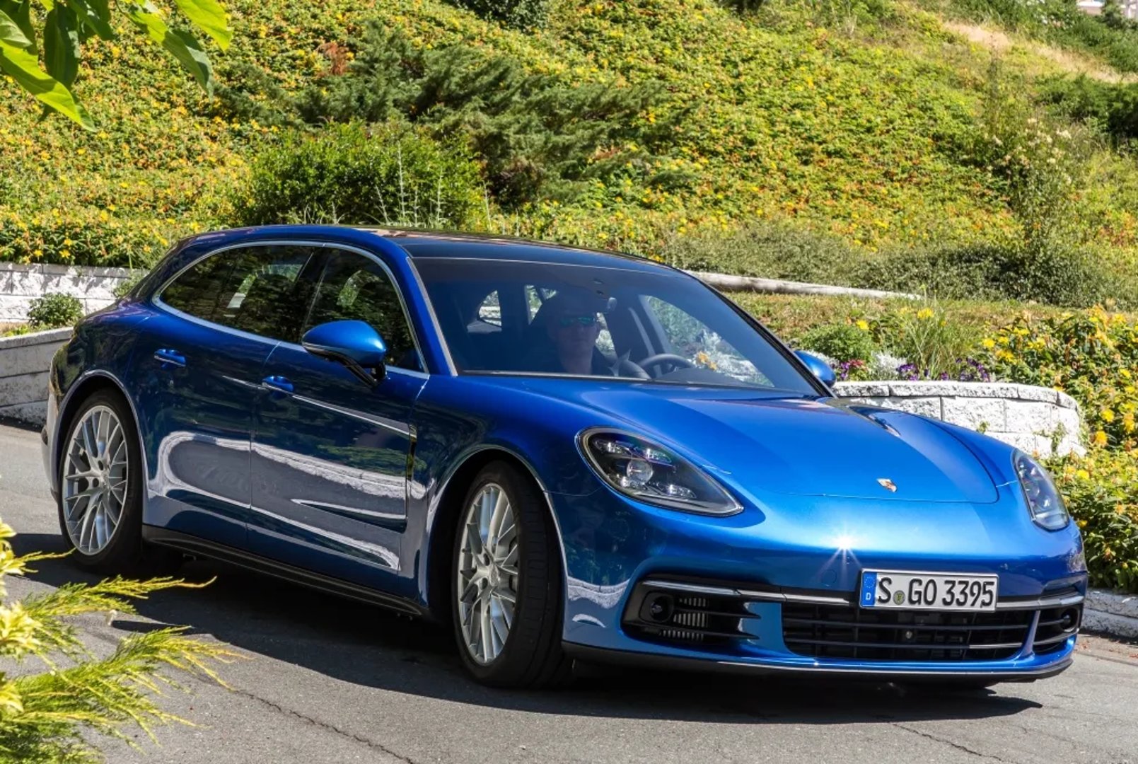 Porsche_Panamera_2_generation__Estate_5-door__7.jpg