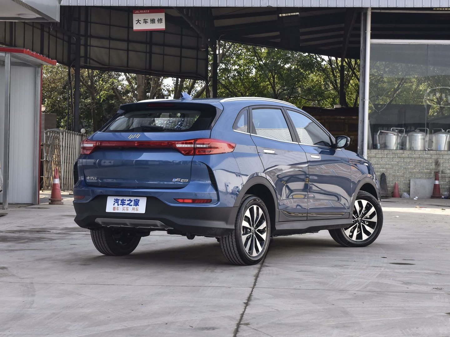 wm-motors_Weltmeister_W5_1_generation__SUV_5-doors__9.jpg