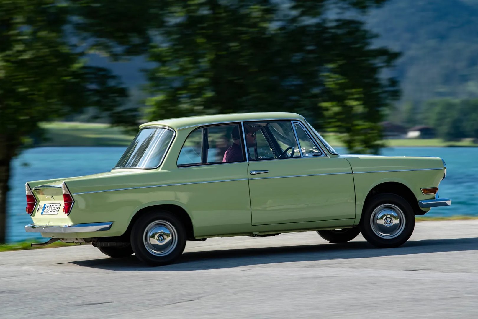 BMW_700_1_generation__Coupe__9.jpg