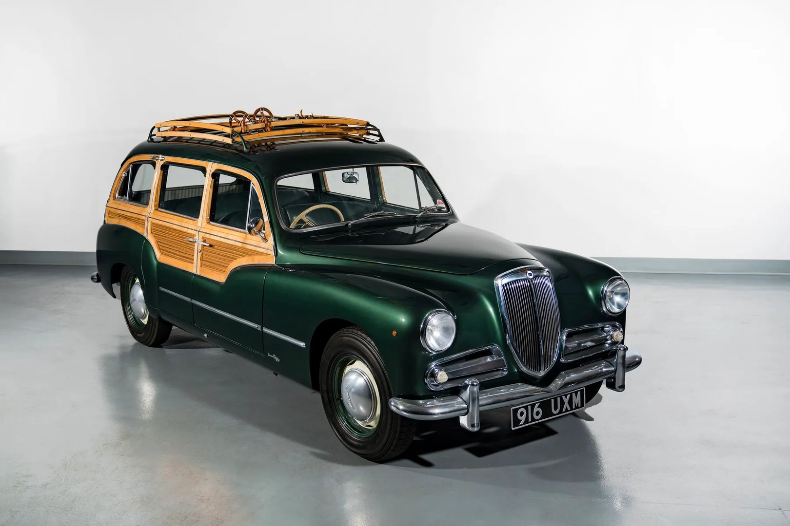 Lancia_Aurelia_1_generation__Estate_5-door__8.jpg