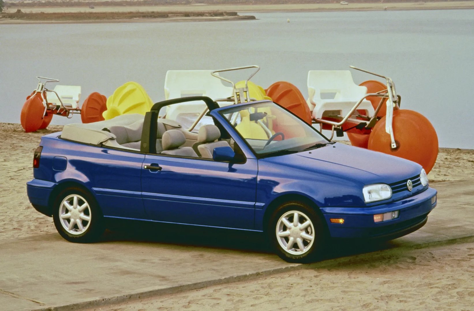 Volkswagen_Golf_3_generation__Cabrio__5.jpg