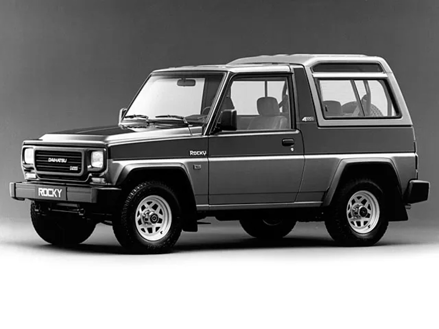 Daihatsu_Rocky_1_generation__SUV_3-doors__1.jpg