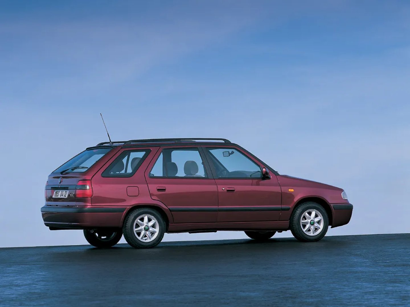 Skoda_Felicia_1_generation_restyling__Estate_5-door__2.jpg