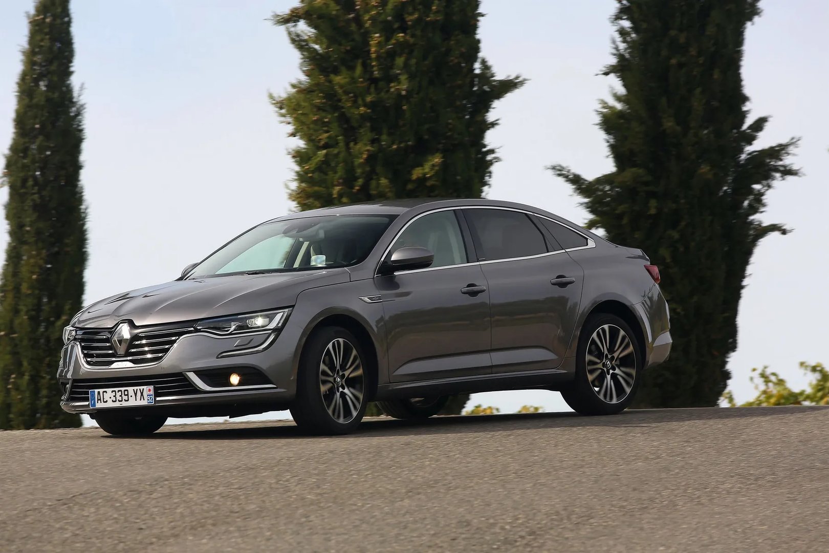 Renault_Talisman_1_generation__Sedan__5.jpg
