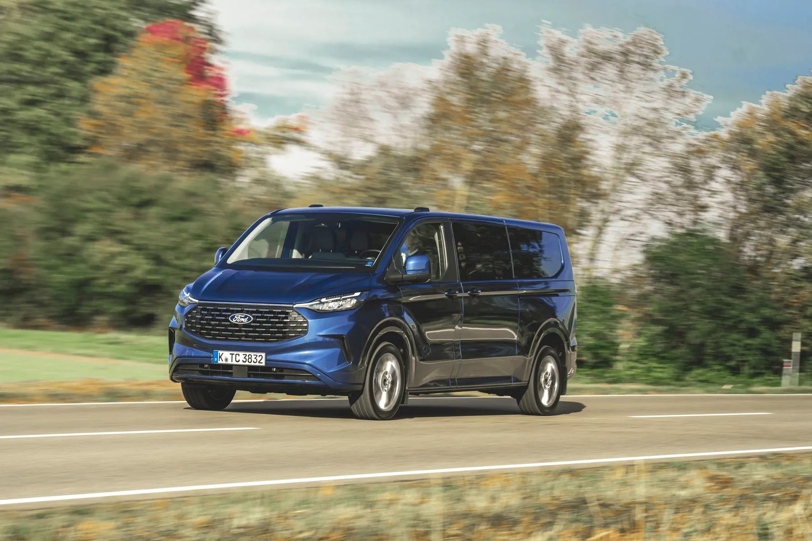Ford_Tourneo_Custom_2_generation__Minivan_Long__4.jpg