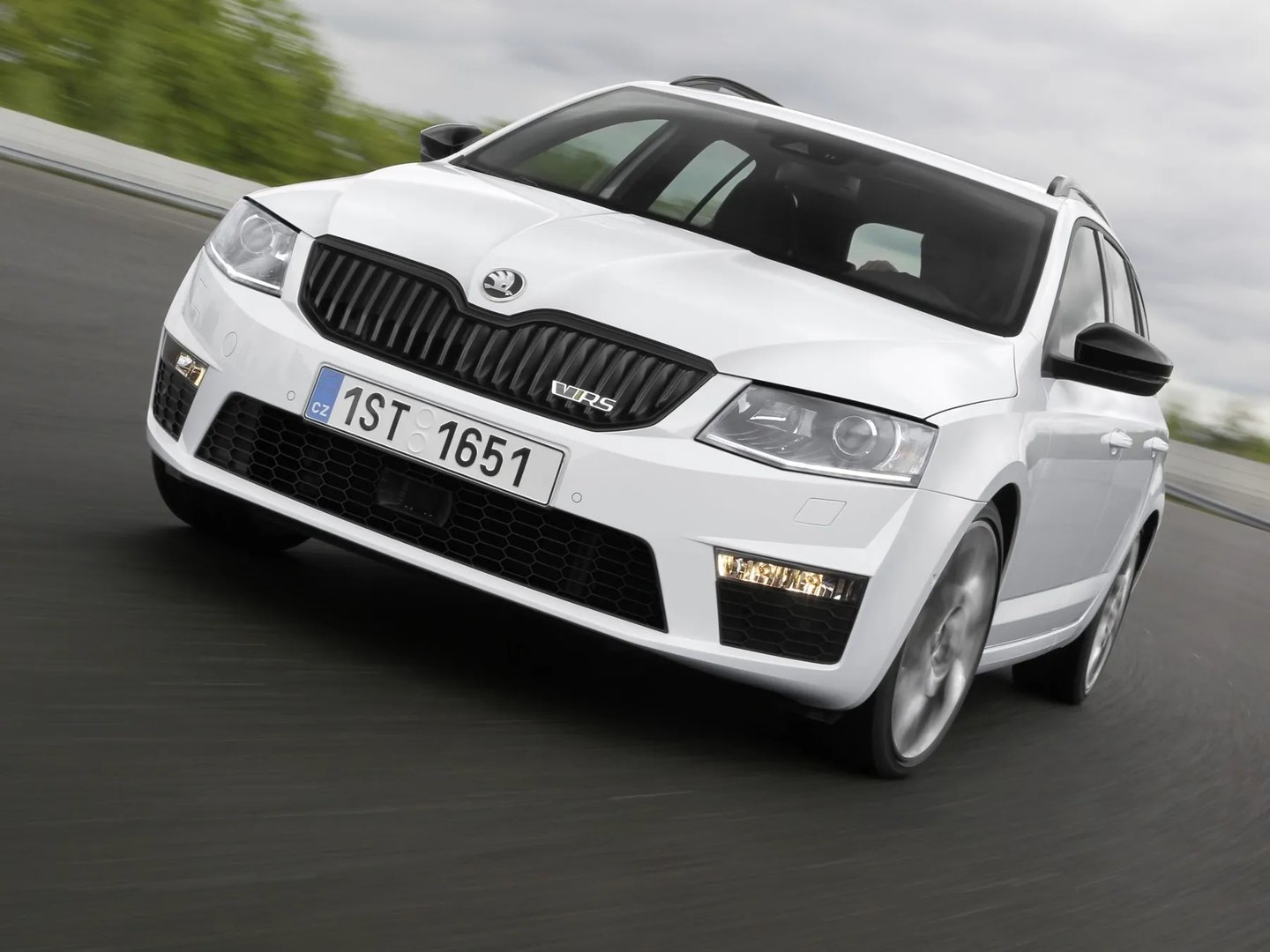 Skoda_Octavia_RS_3_generation__Estate_5-door__7.jpg