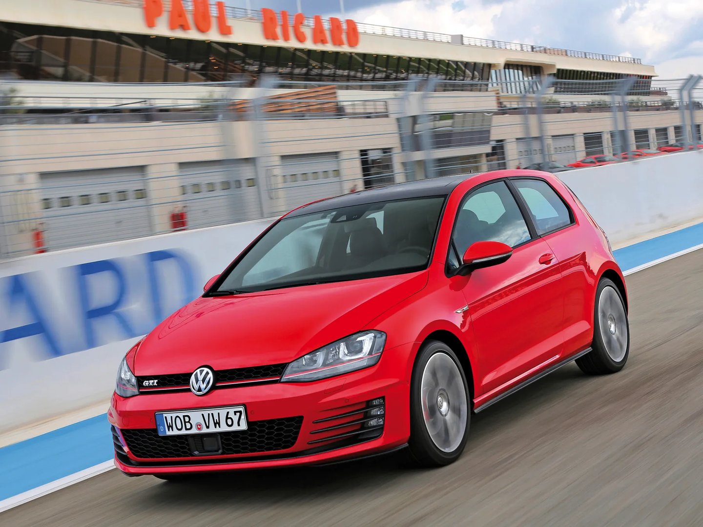 Volkswagen_Golf_GTI_7_generation__Hatchback_3-door__7.jpg
