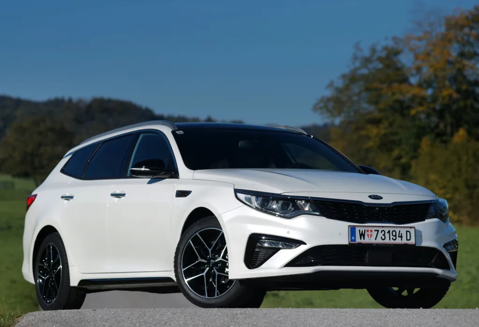 Kia_Optima_4_generation_restyling__Estate_5-door__7.jpg