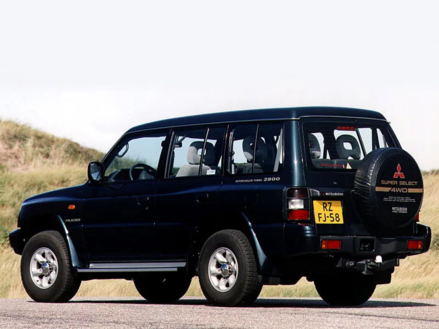 Mitsubishi_Pajero_2_generation_restyling__SUV_5-doors__5.jpg