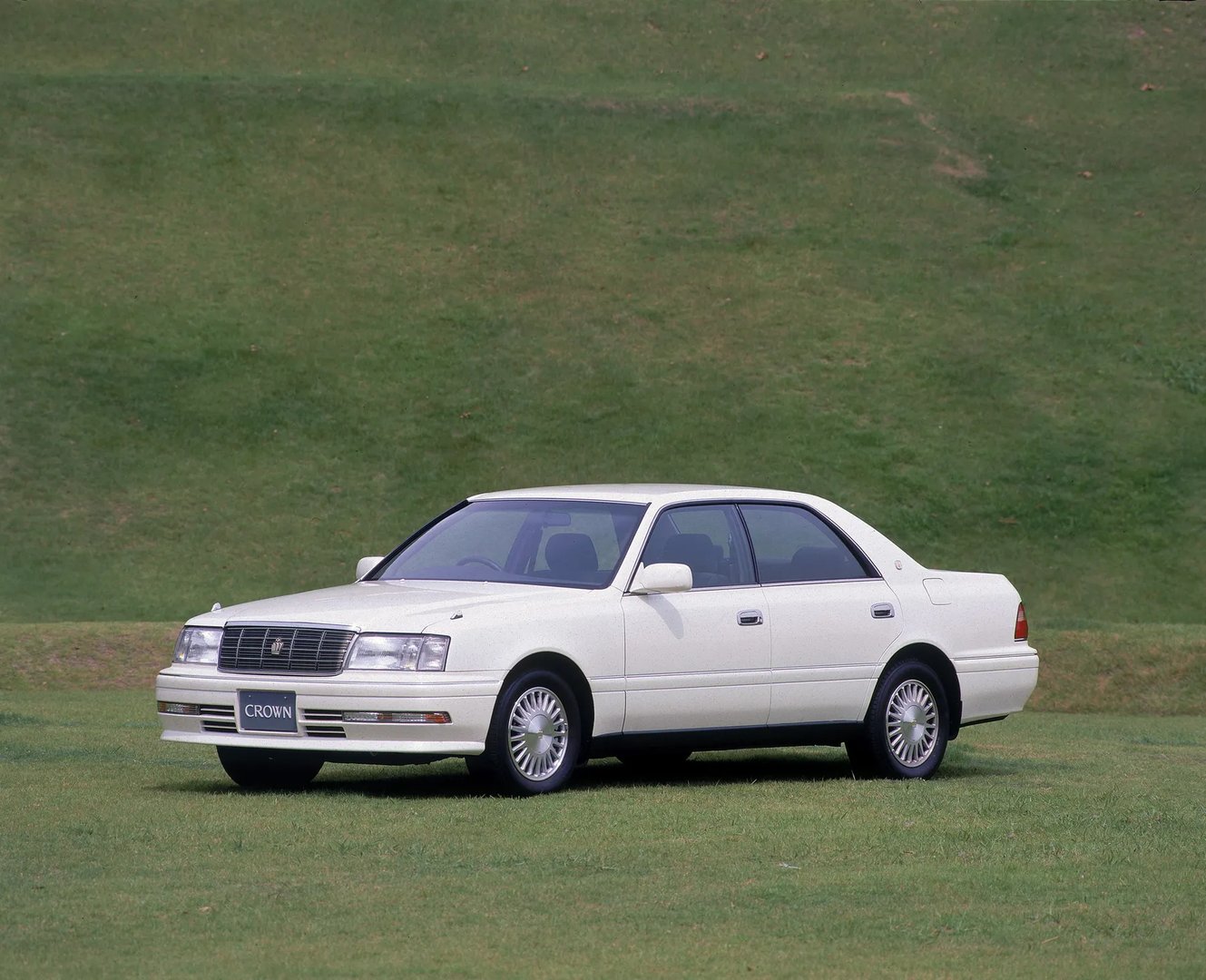 Toyota_Crown_10_generation__Sedan__3.jpg