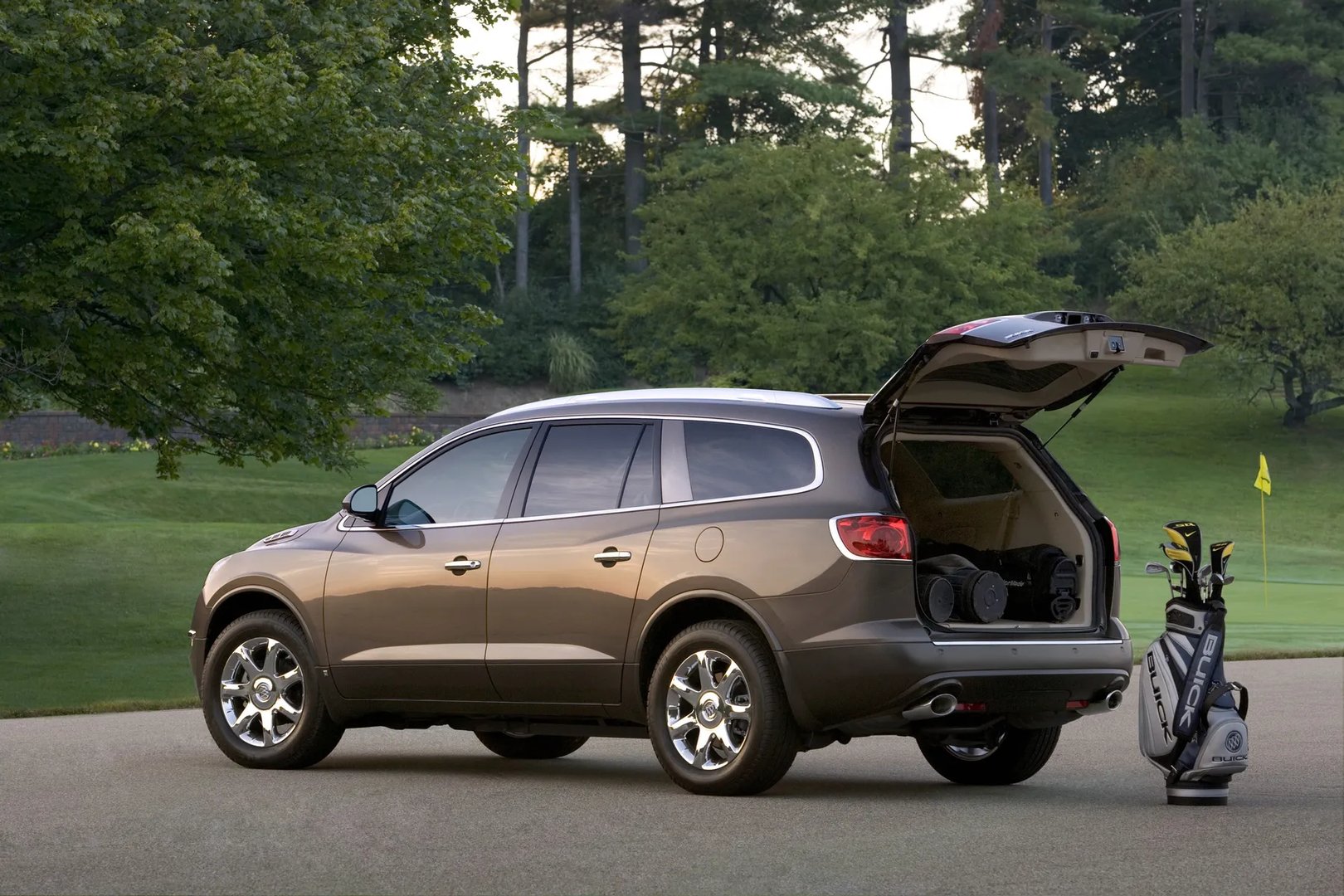 Buick_Enclave_1_generation__SUV_5-doors__13.jpg