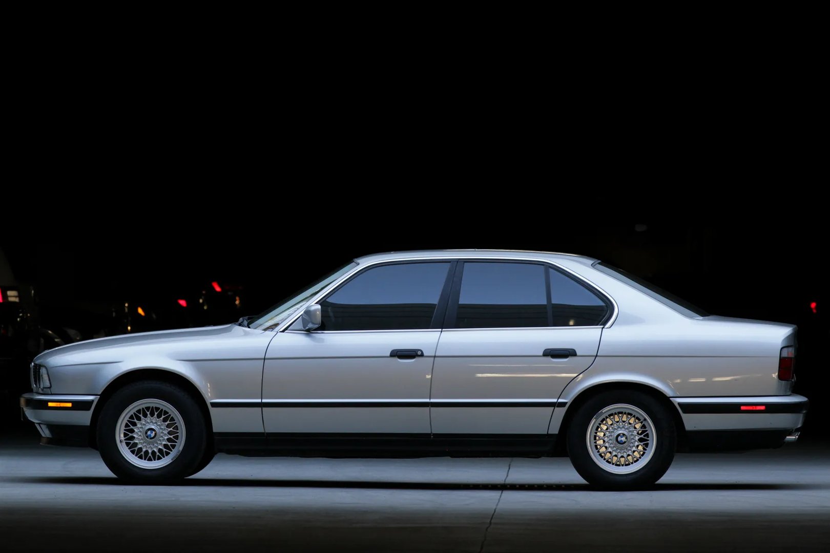 BMW_5_series_3_generation__Sedan__9.jpg