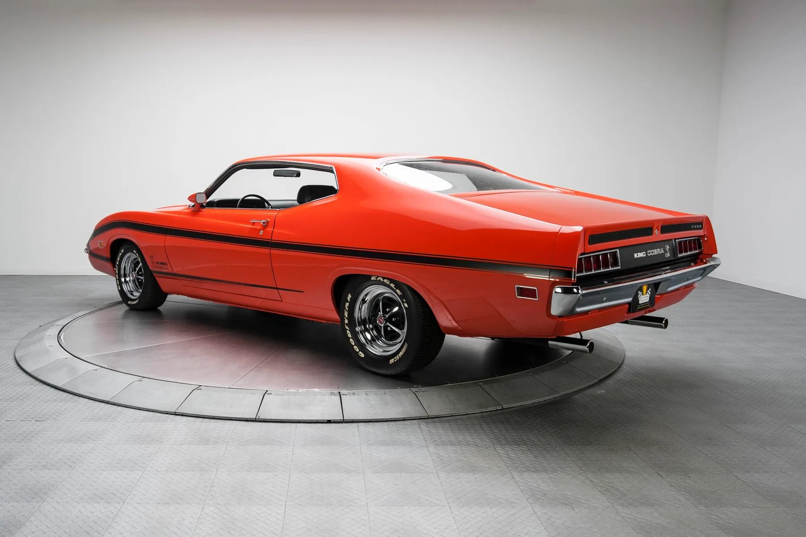 Ford_Torino_2_generation__Fastback__3.jpg
