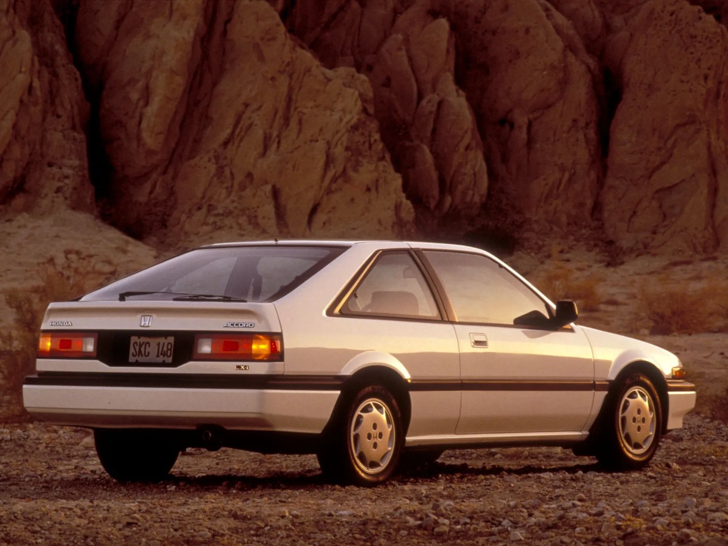 Honda_Accord_(USA)_3_generation__Hatchback_3-door__3.jpg