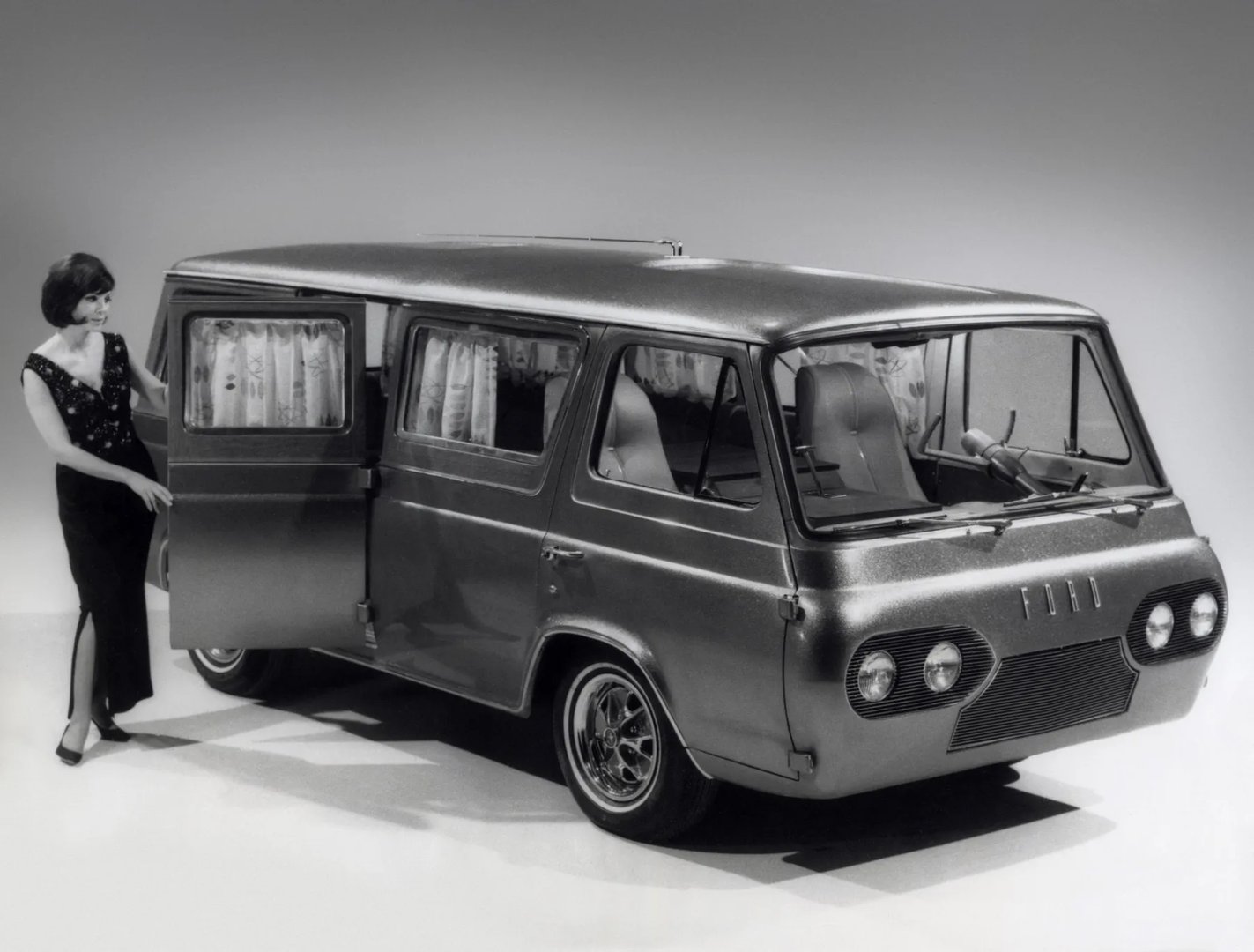 —  Minivan