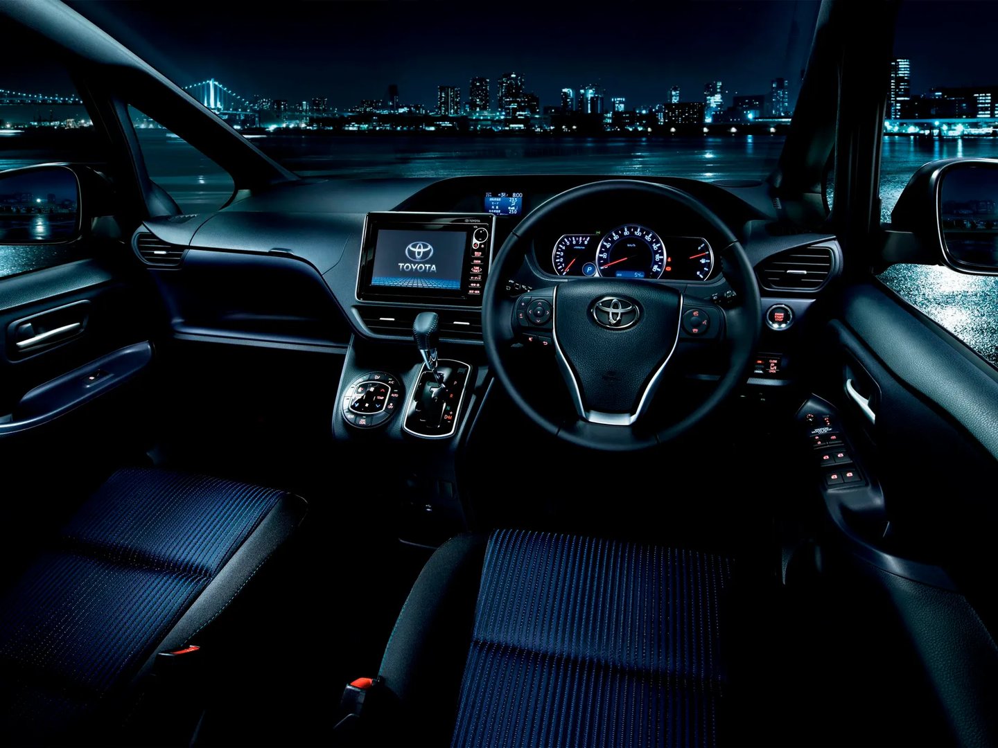 Toyota_Voxy_3_generation__Minivan__7.jpg
