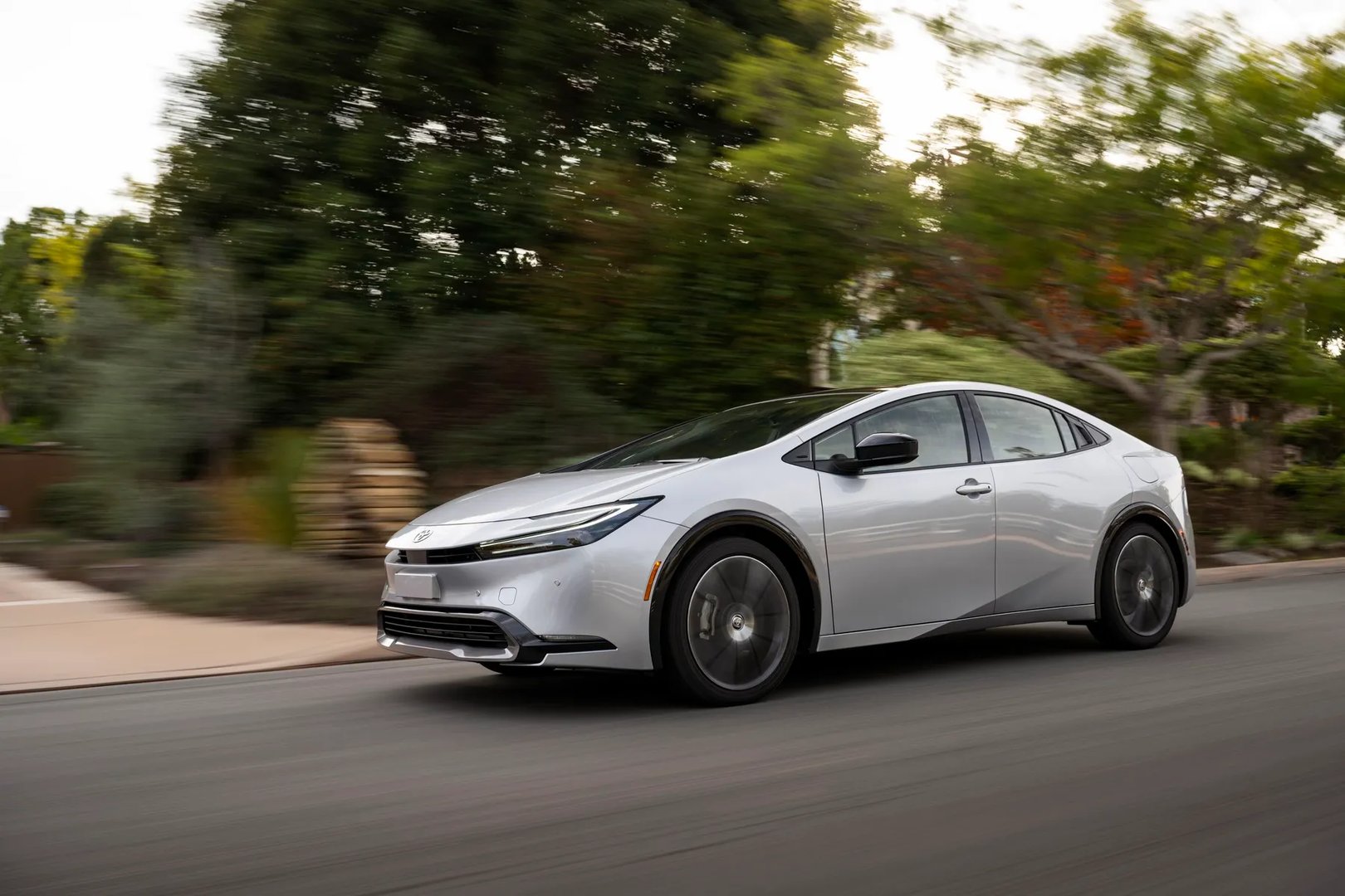 Toyota_Prius_5_generation__Liftback__10.jpg