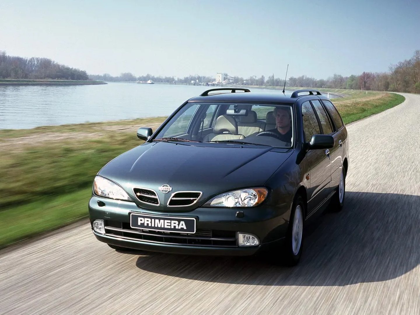 Nissan_Primera_2_generation_restyling__Estate_5-door__1.jpg