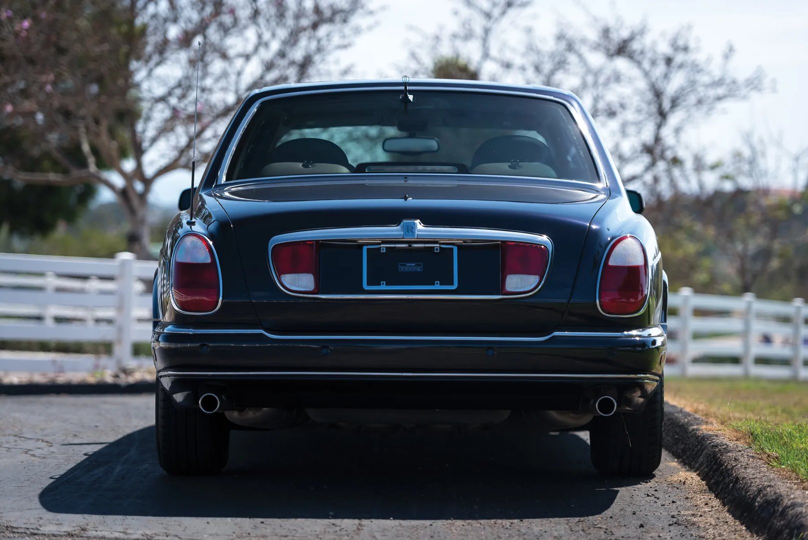 Rolls-Royce_Park_Ward_1_generation__Sedan__4.jpg