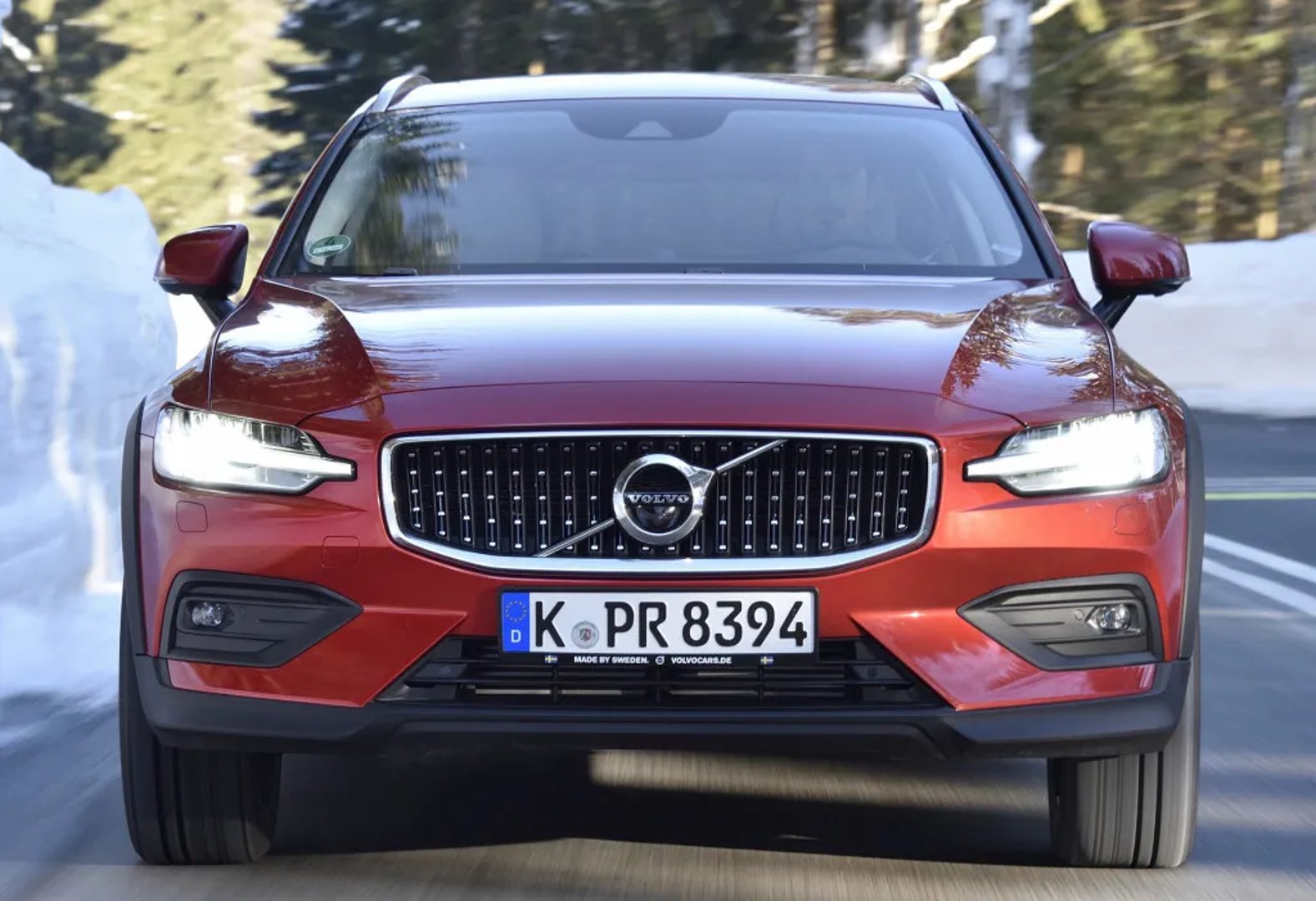 Volvo_V60_Cross_Country_2_generation__Estate_5-door__10.jpg