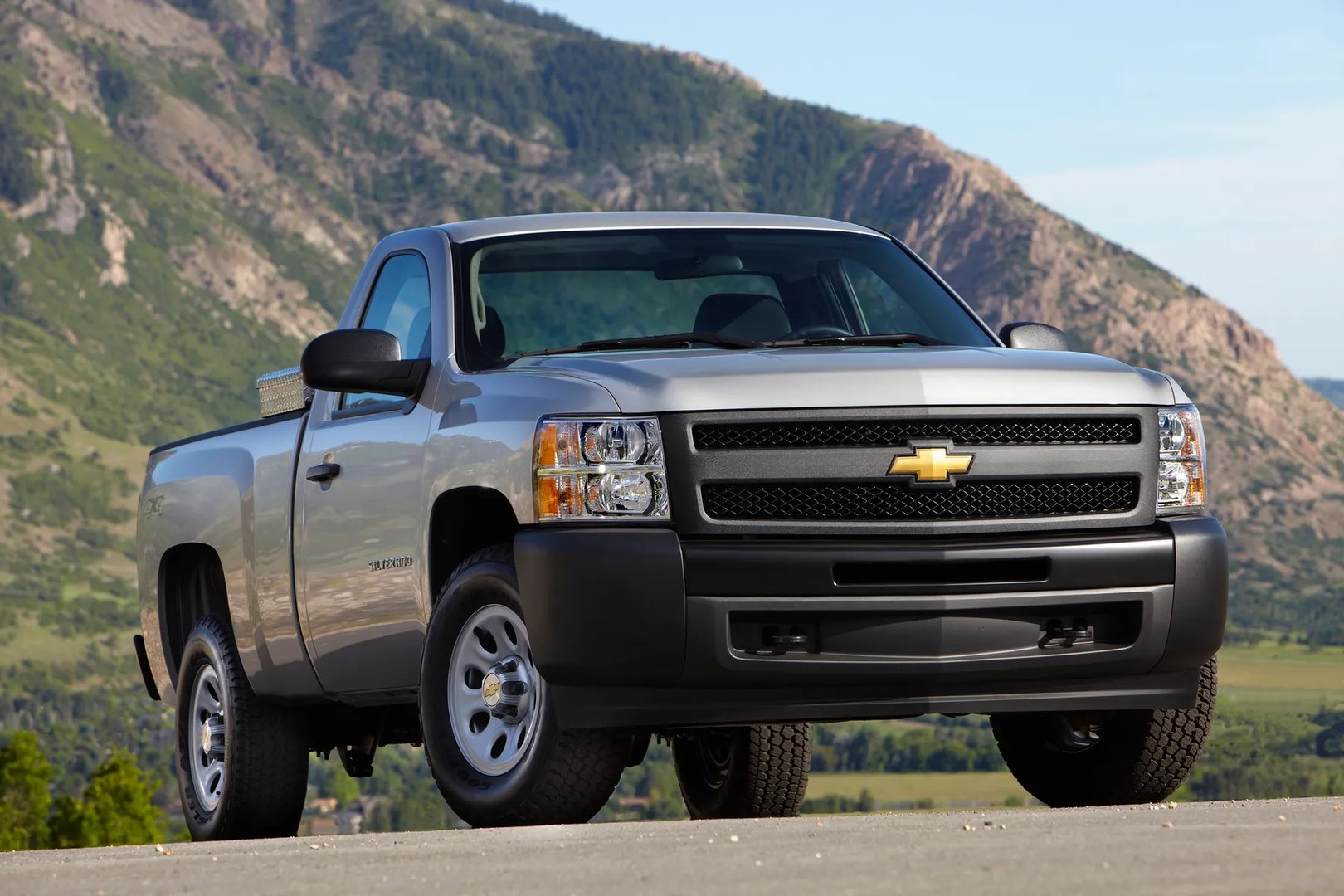Chevrolet_Silverado_2_generation__Pickup_single-cab__2.jpg