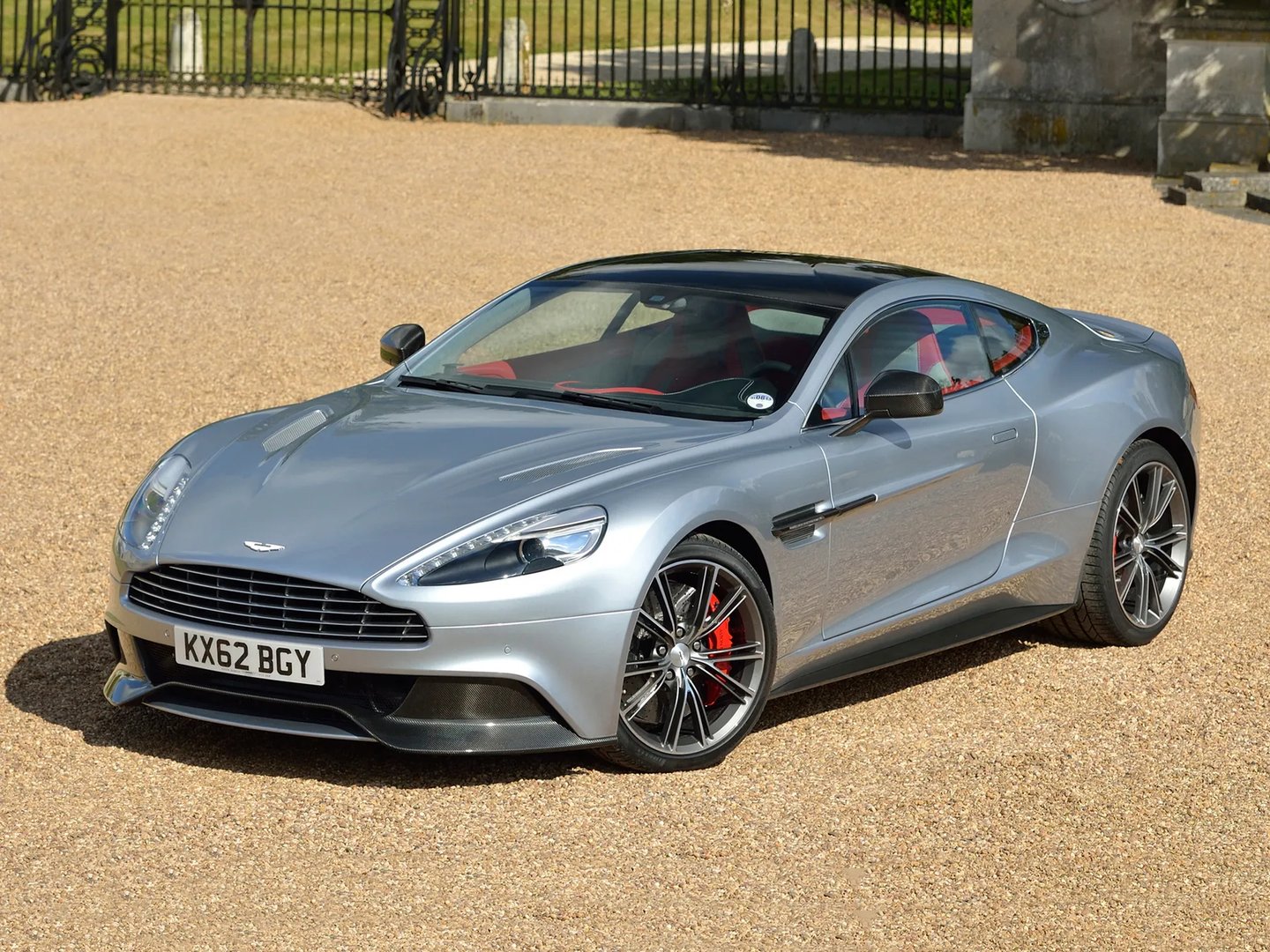 Aston Martin_Vanquish_2_generation__Coupe__8.jpg