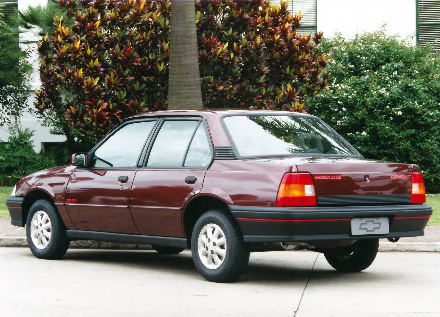 Chevrolet_Monza_1_generation__Sedan__1.jpg