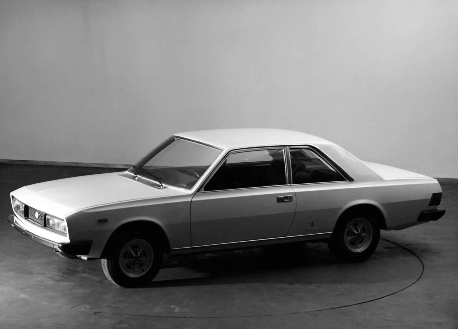 Fiat_130_1_generation__Coupe__4.jpg