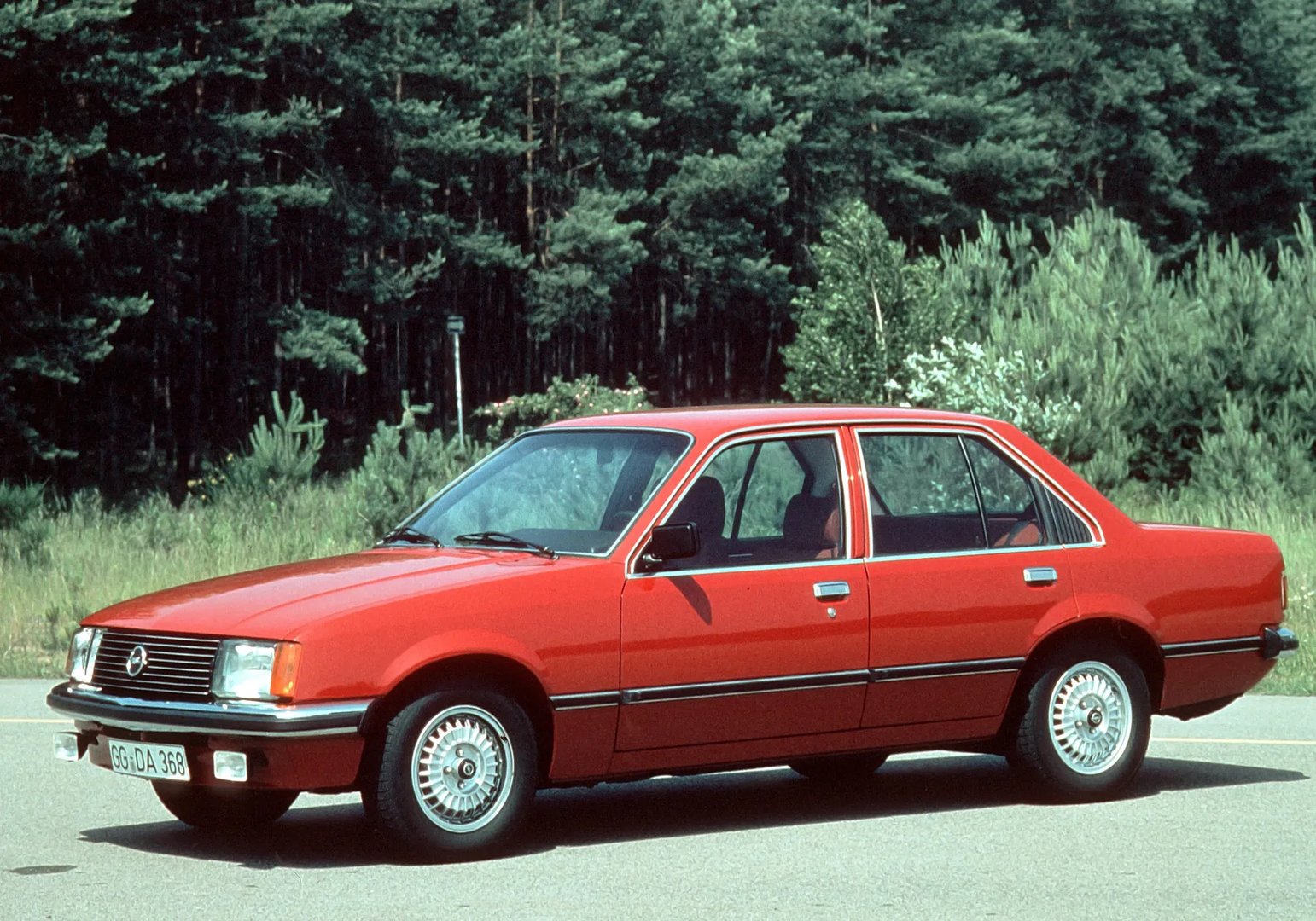 Opel_Rekord_5_generation__Sedan__7.jpg