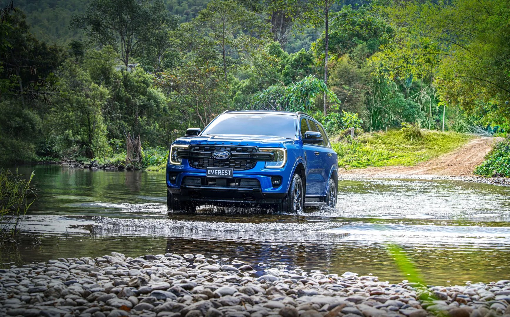 Ford_Everest_3_generation__SUV_5-doors__4.jpg