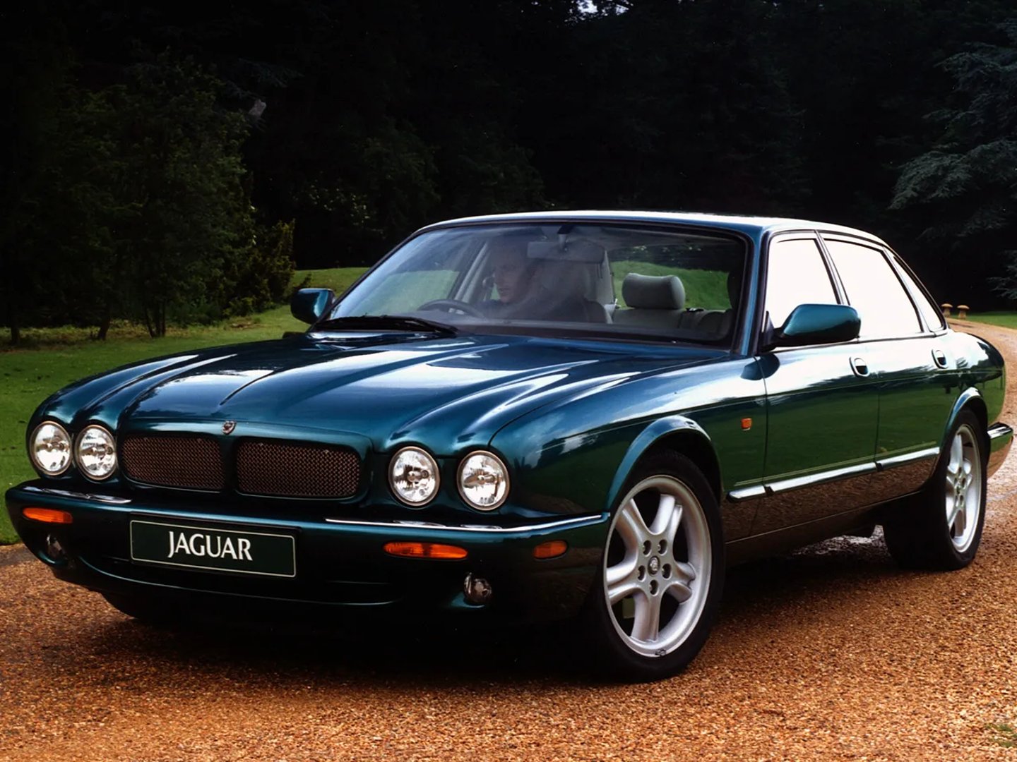 Jaguar_XJR_2_generation__Sedan__2.jpg