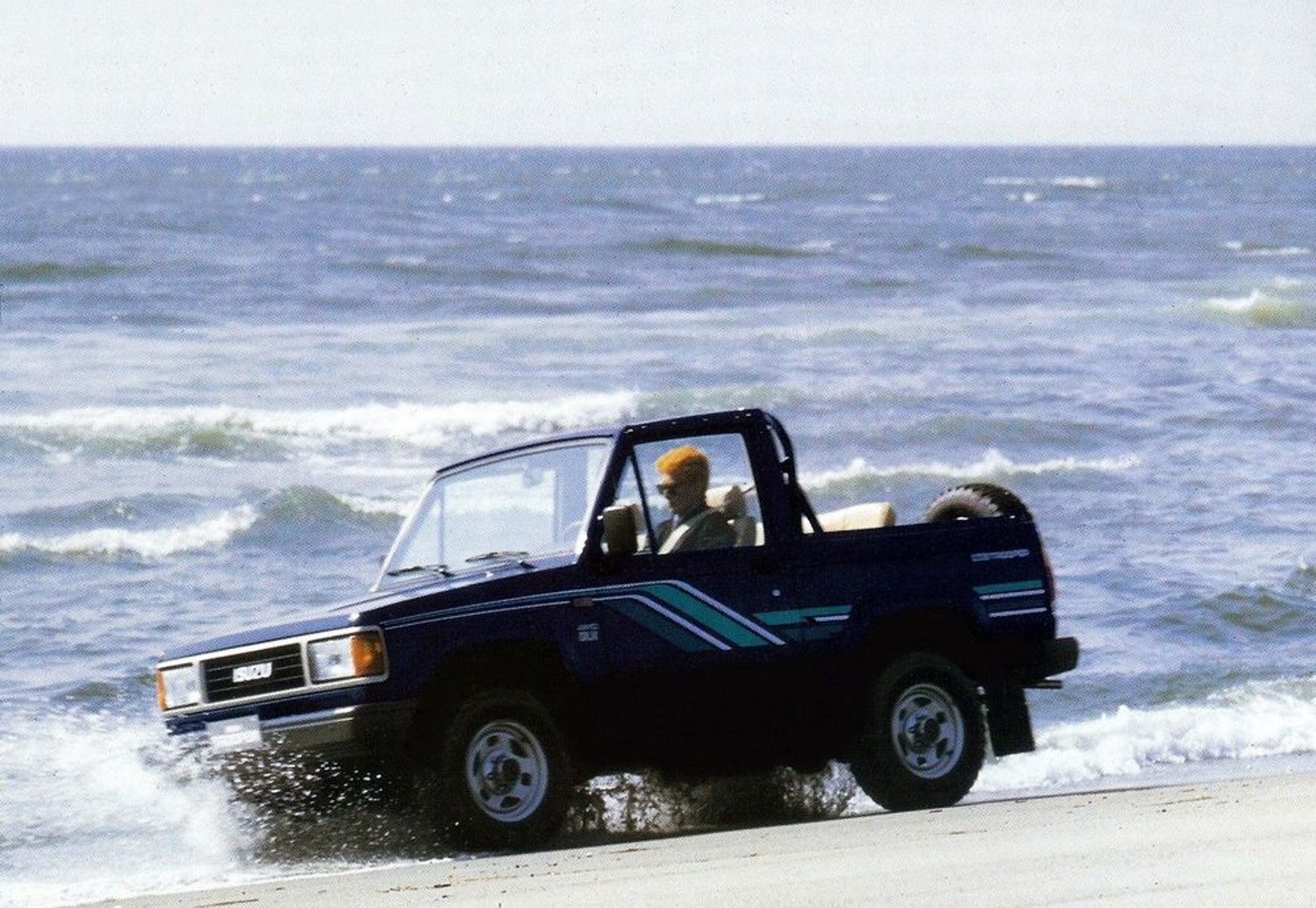 isuzu_Trooper_1_generation__SUV_cabriolet__1.jpg