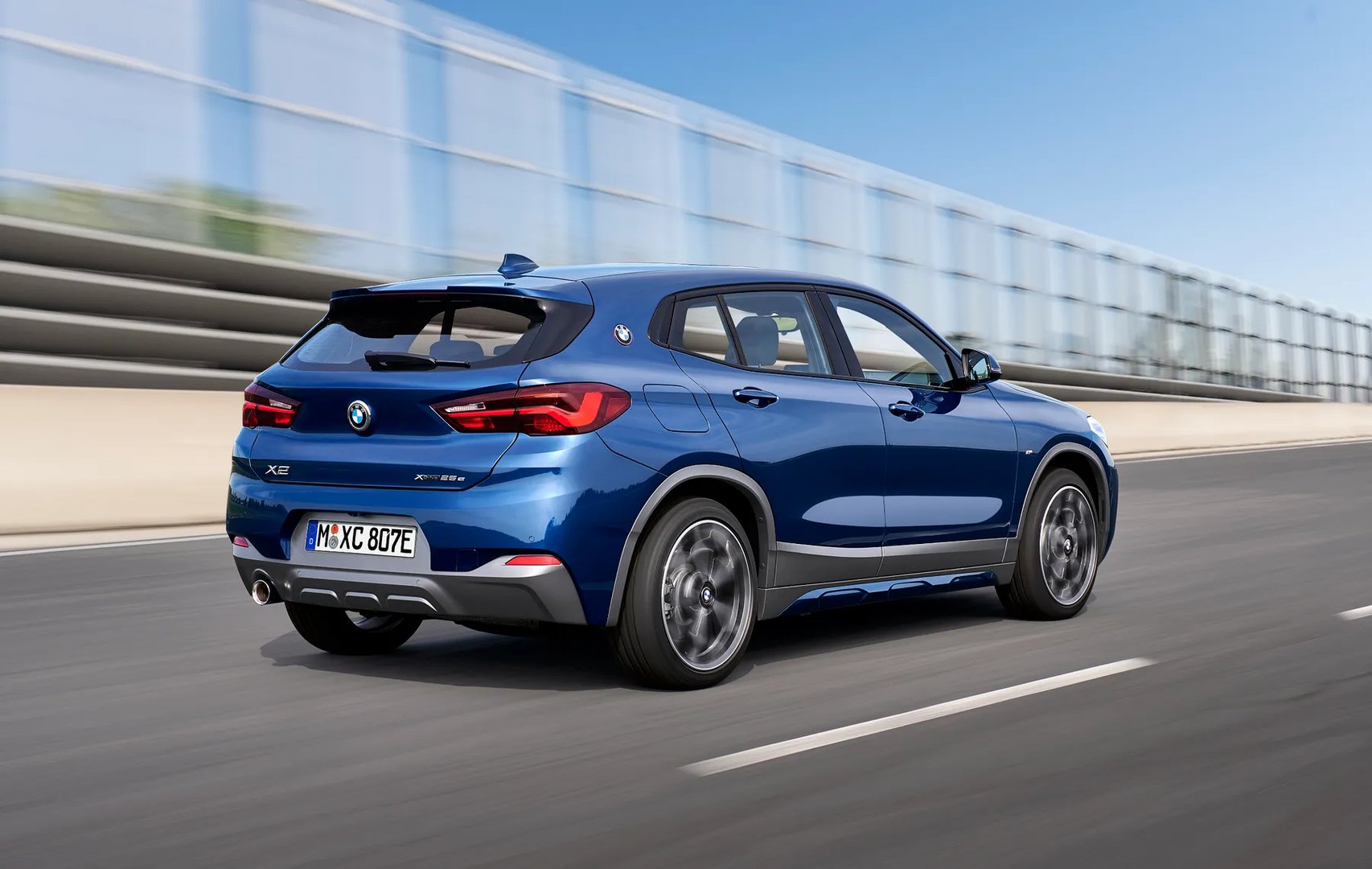 BMW_X2_1_generation_restyling_1__SUV_5-doors__8.jpg