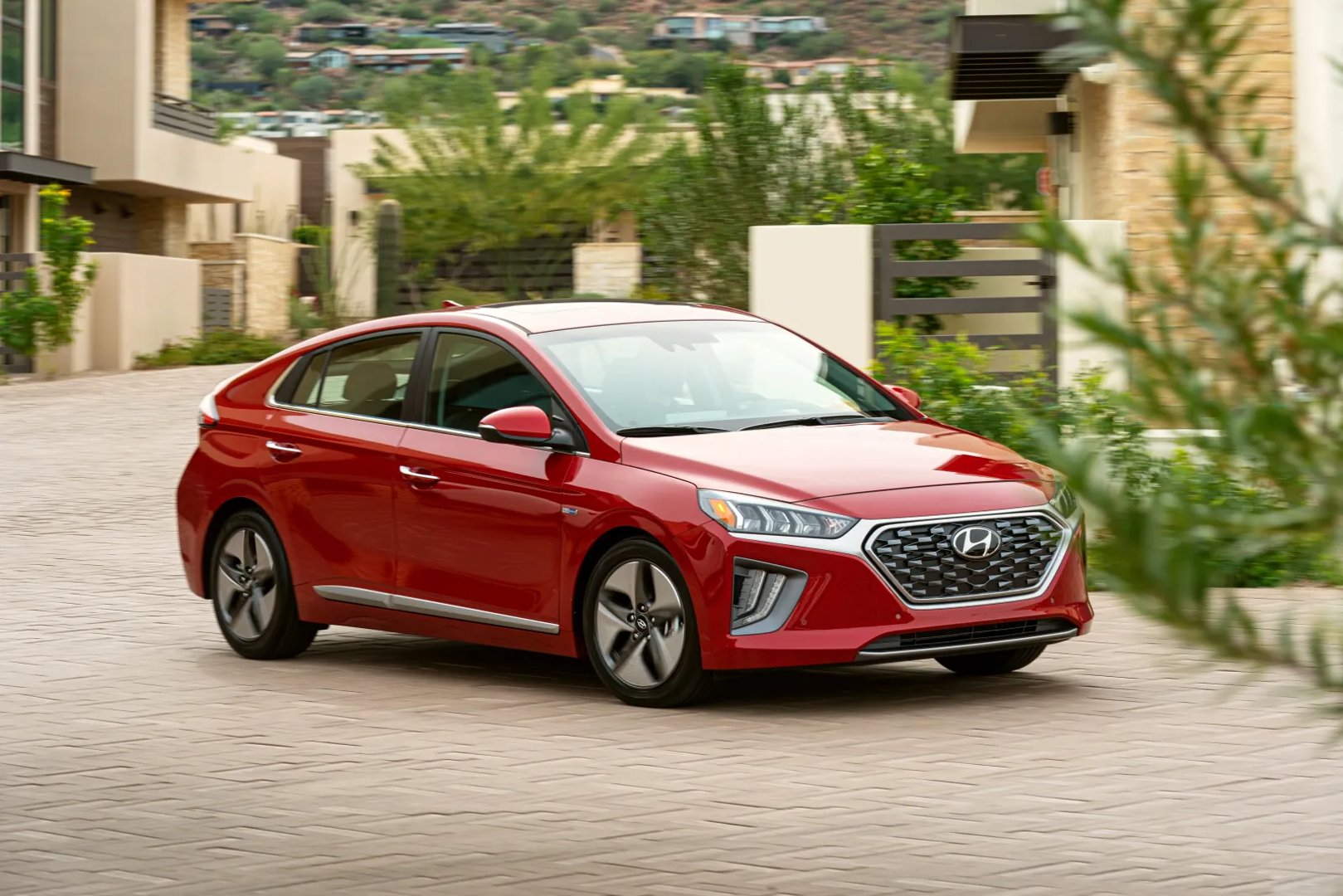 Hyundai_IONIQ_1_generation_restyling__Hatchback_5-door__1.jpg