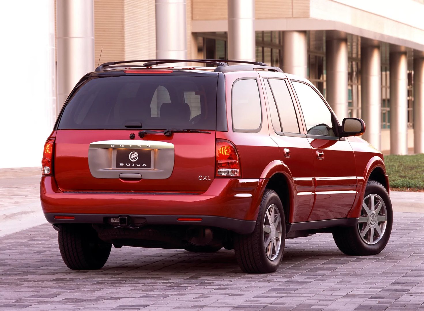 Buick_Rainer_1_generation__SUV_5-doors__9.jpg