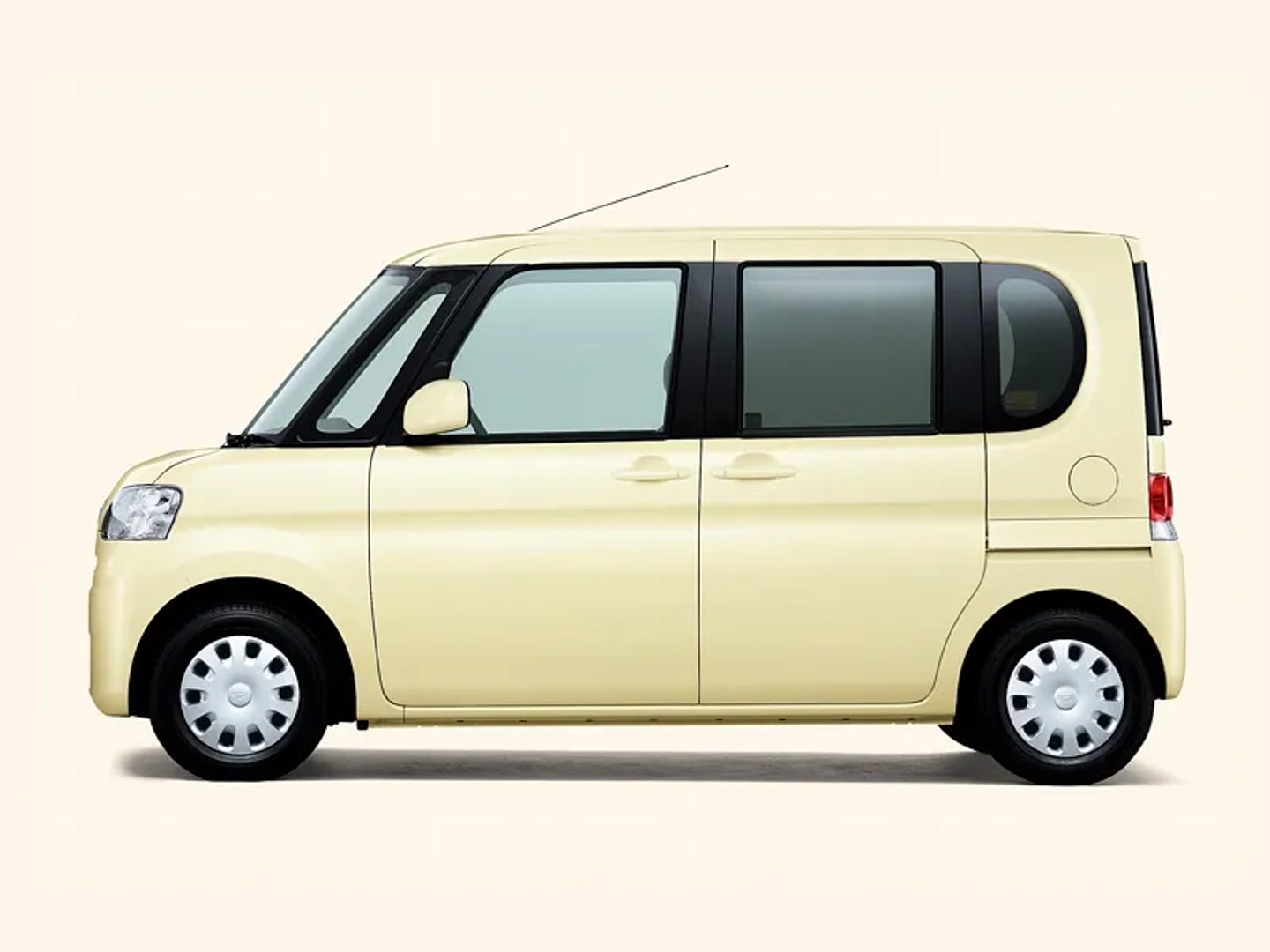 Daihatsu_Tanto_2_generation__Microvan__3.jpg