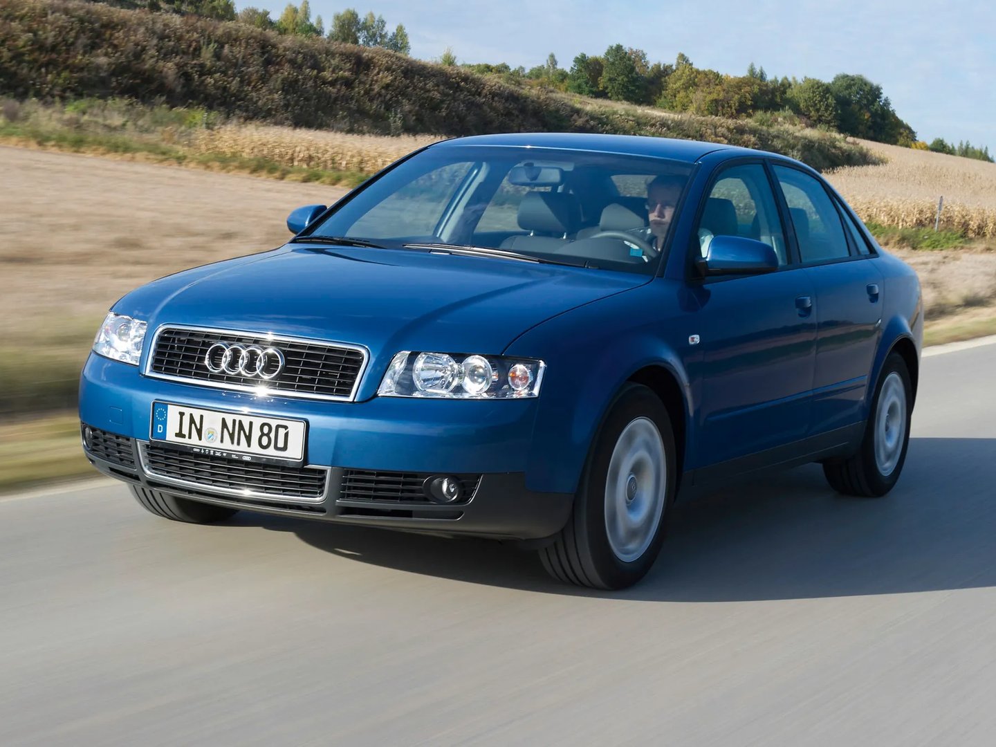 Audi_A4_2_generation__Sedan__12.jpg