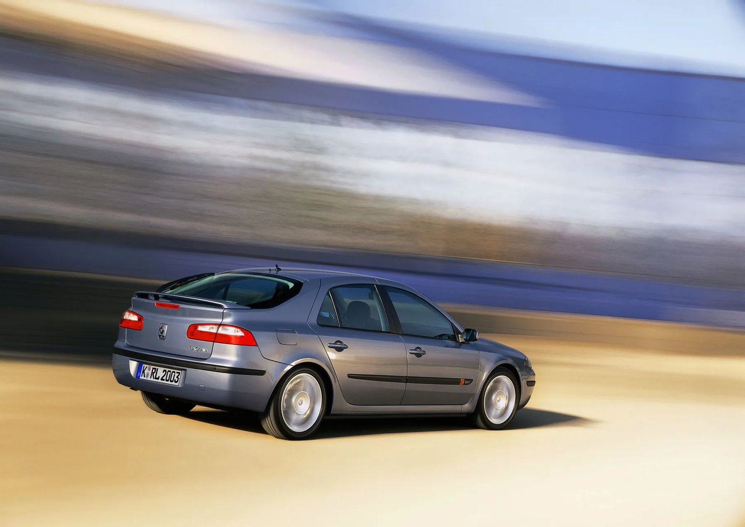 Renault_Laguna_2_generation__Liftback__4.jpg