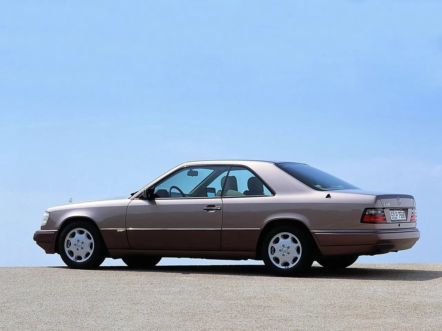 Mercedes_E-Class_AMG_1_generation__Coupe_Hardtop__6.jpg
