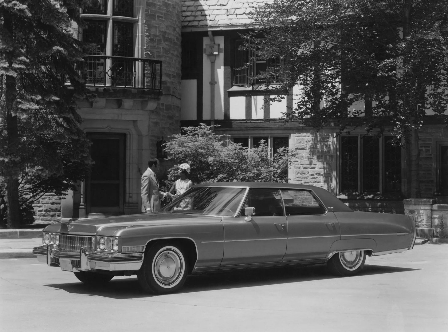 Cadillac_DeVille_4_generation__Sedan__8.jpg