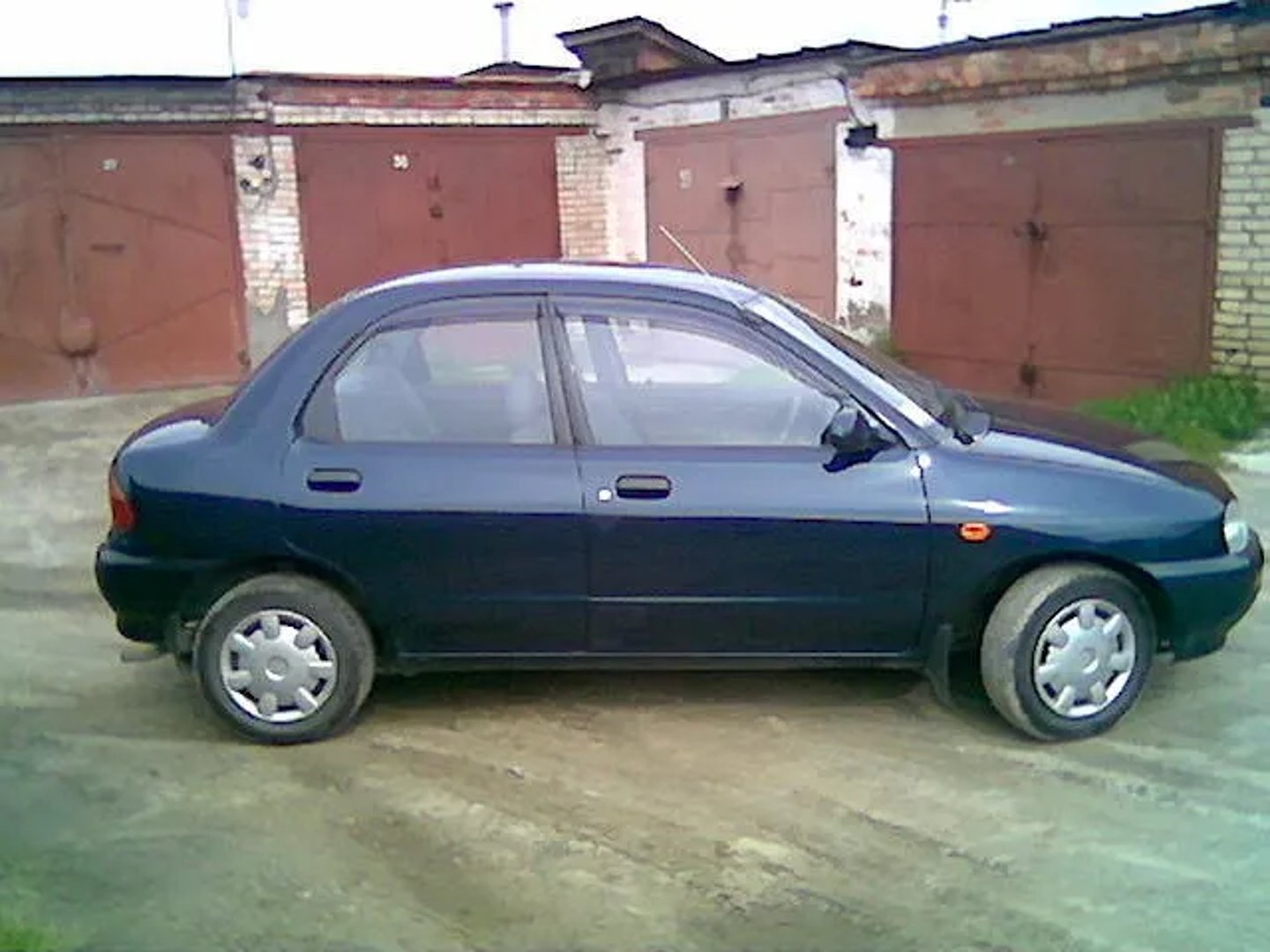 Mazda_Revue_1_generation__Sedan__3.jpg