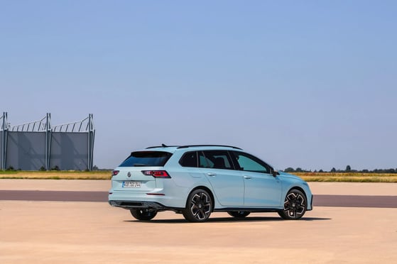 Volkswagen_Golf_8_generation_restyling__Estate_5-door__4.jpg