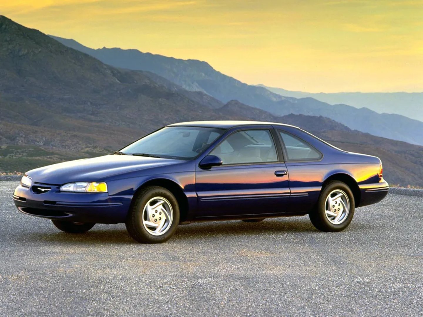 Ford_Thunderbird_10_generation__Coupe__1.jpg