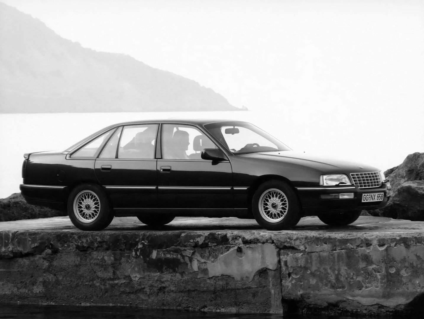 Opel_Senator_2_generation__Sedan__11.jpg