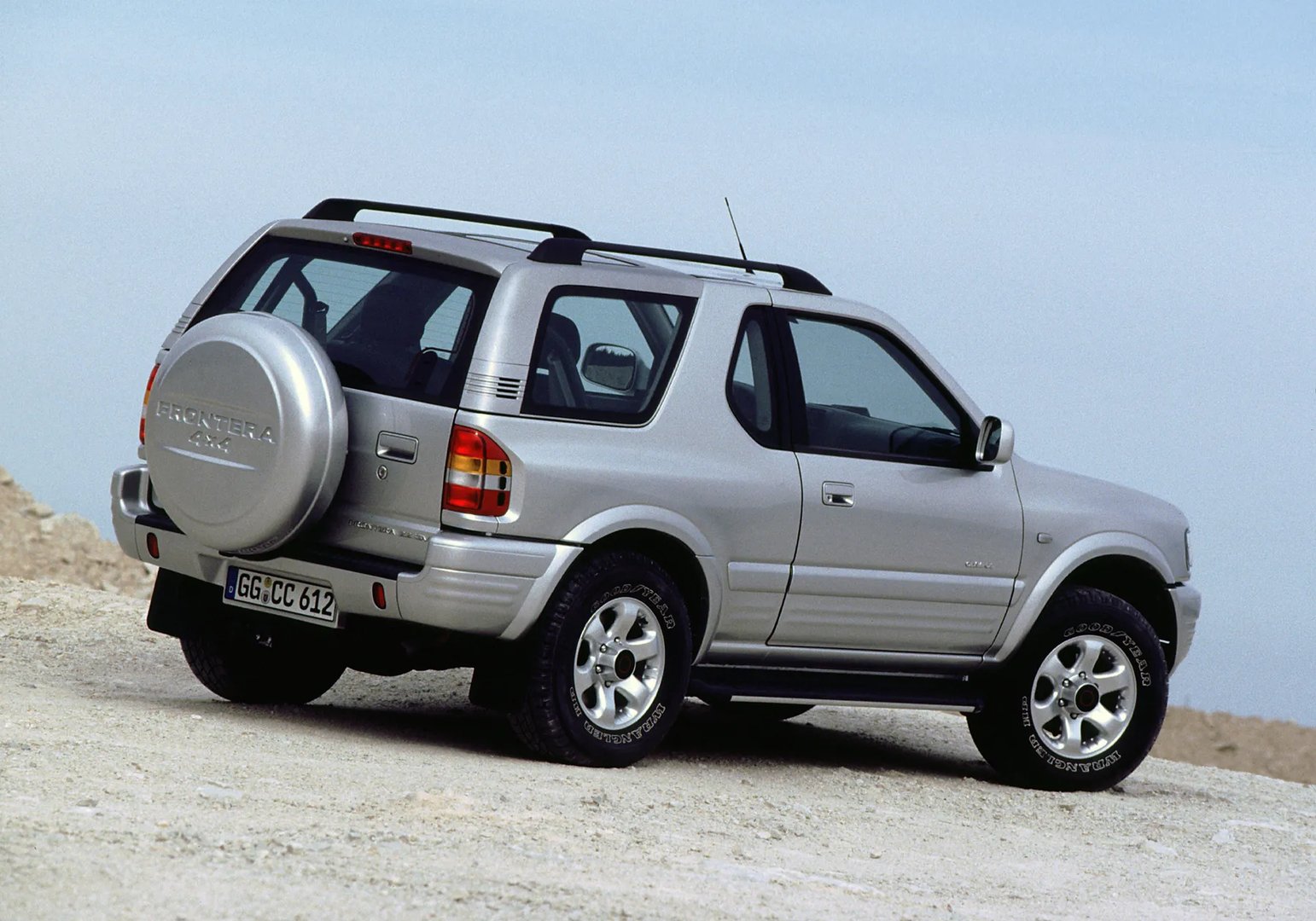 Opel_Frontera_2_generation_restyling__SUV_3-doors__2.jpg