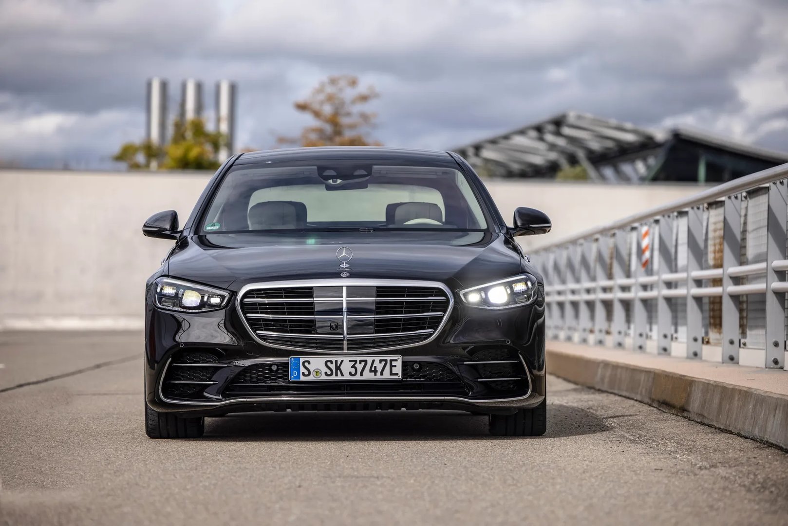 Mercedes_S-Class_7_generation__Sedan_Long__8.jpg