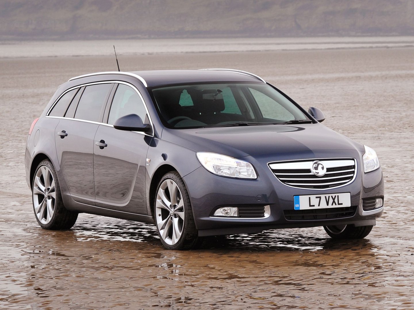 vauxhall_Insignia_1_generation__Estate_5-door__17.jpg