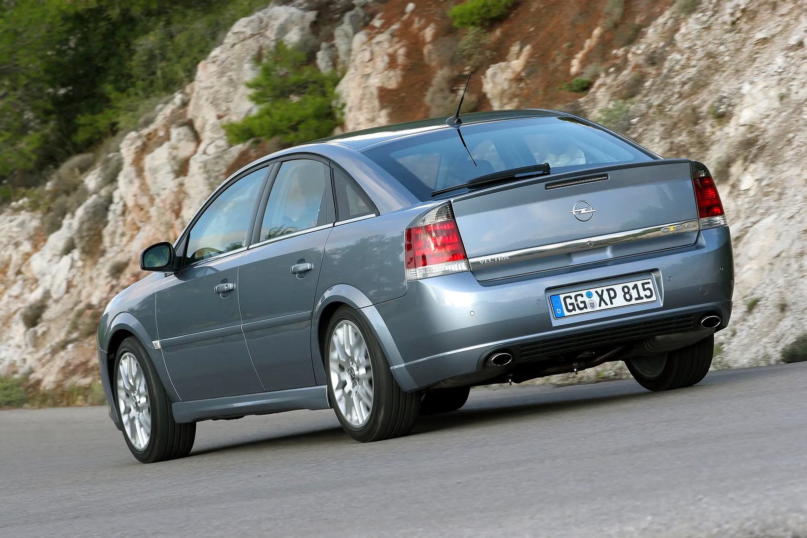 Opel_Vectra_3_generation_restyling__Liftback__7.jpg