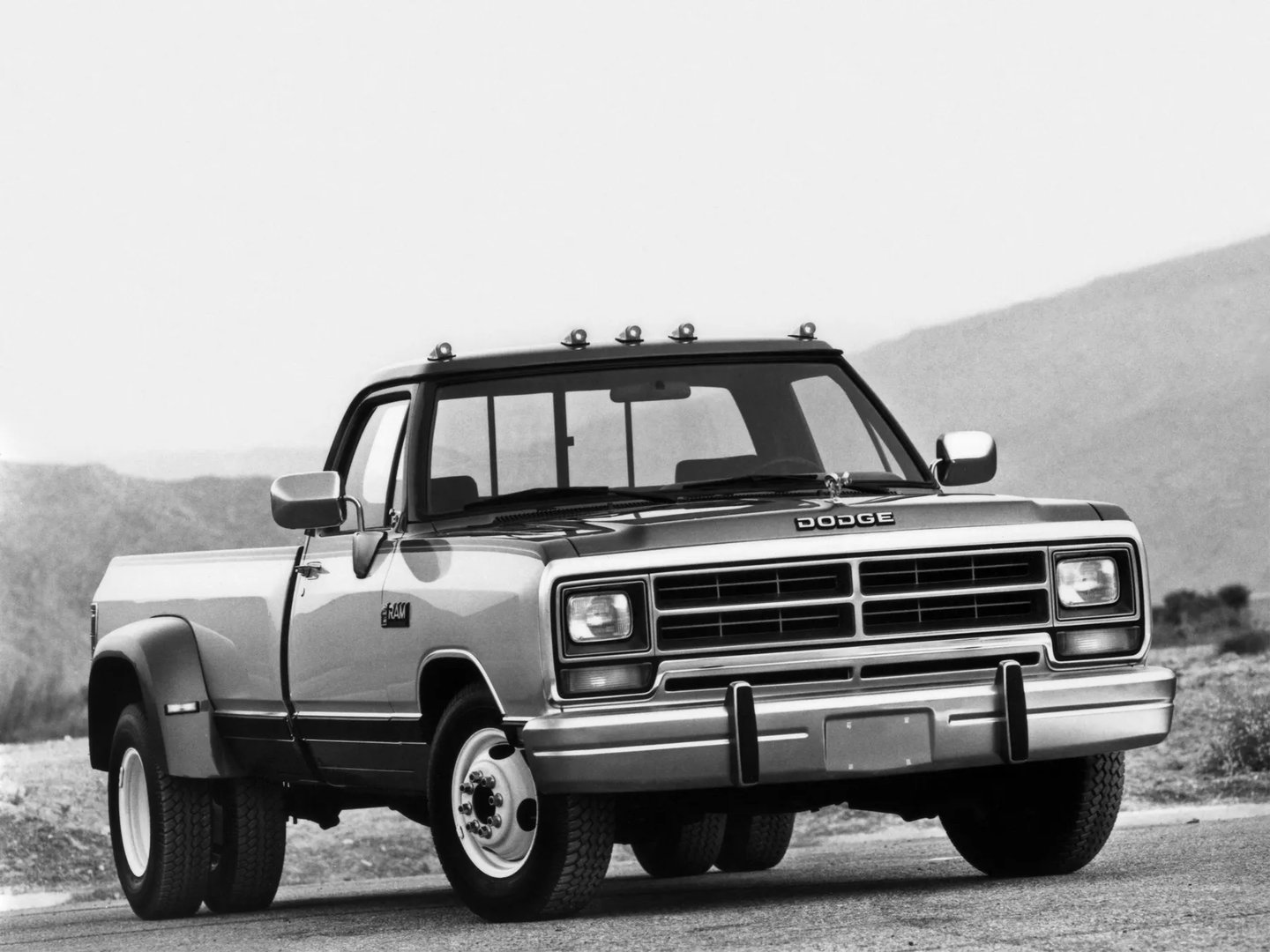 Dodge_RAM_1_generation__Pickup_single-cab__7.jpg