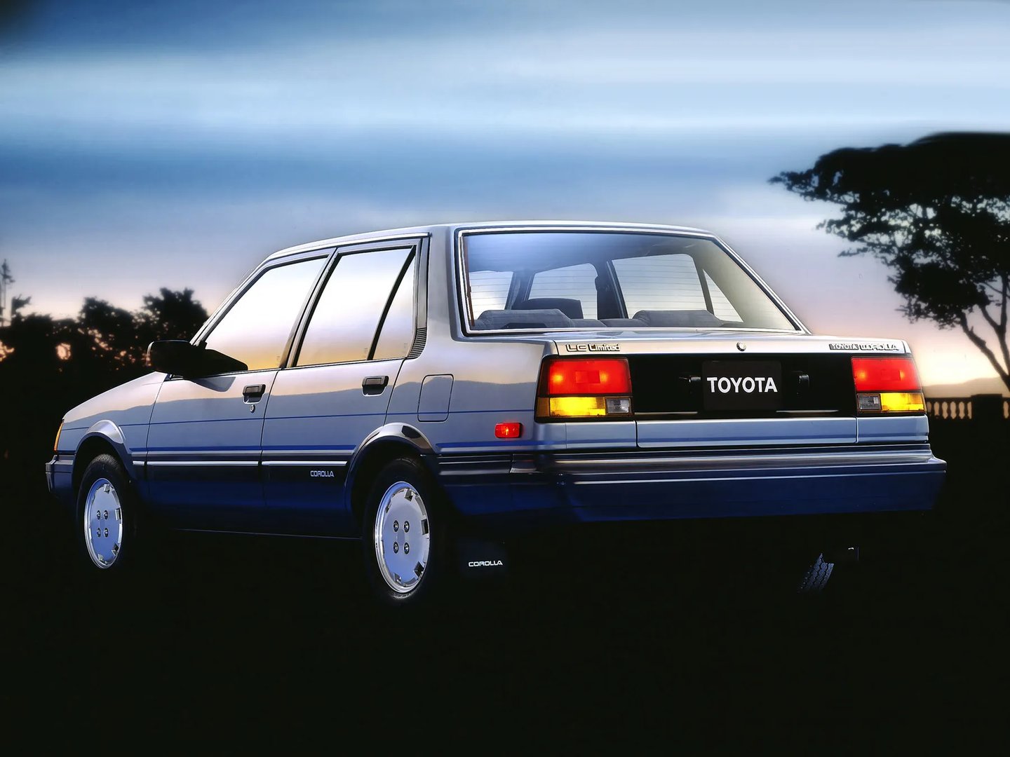Toyota_Corolla_5_generation__Sedan__4.jpg